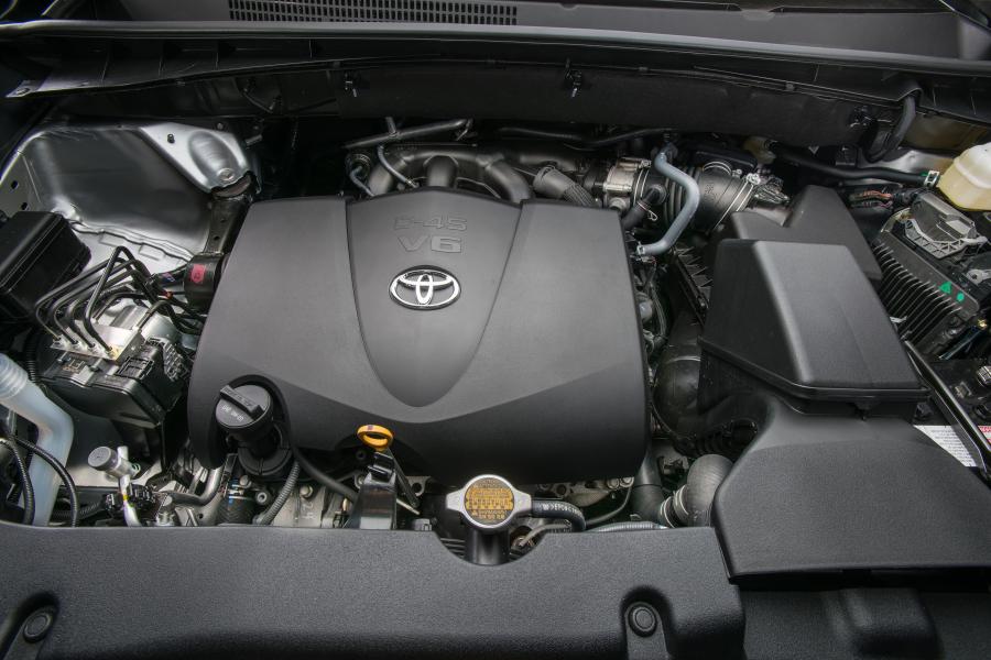 Моторный отсек Toyota Highlander XLE 2016 года  (фото 17 из 18)